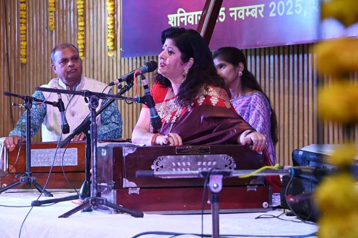 Bhopal News: Melody Queen Of Jammu Deepali Wattal’s Performance Wins Hearts At ‘Akashvani Sangeet Sammelan’