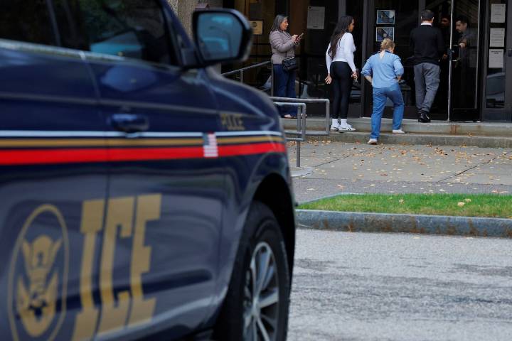 Canada should pull out of refugee pact with U.S. over Trump policies, says former Liberal foreign minister