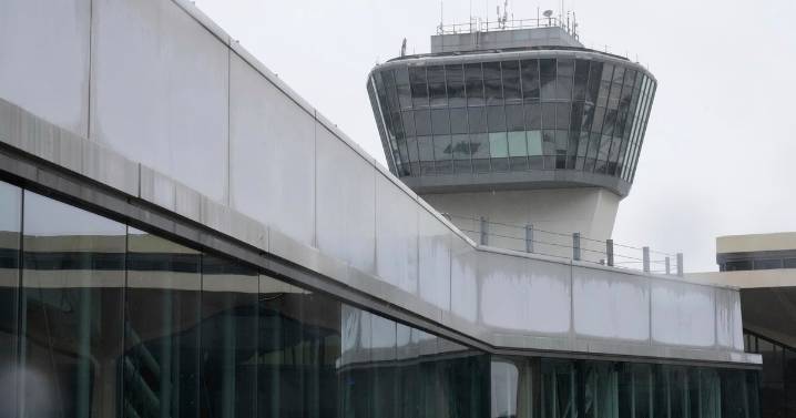 Newark air traffic controllers will stay in Philadelphia for 2 more years, FAA says