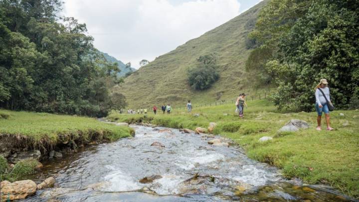 El pueblo antioqueño, a 1 hora de Medellín, que tiene nombre de departamento y enamora con sus senderos y templos religiosos