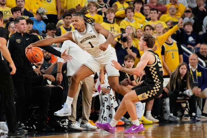 Michigan basketball earns a first-place vote in AP poll after dazzling debut