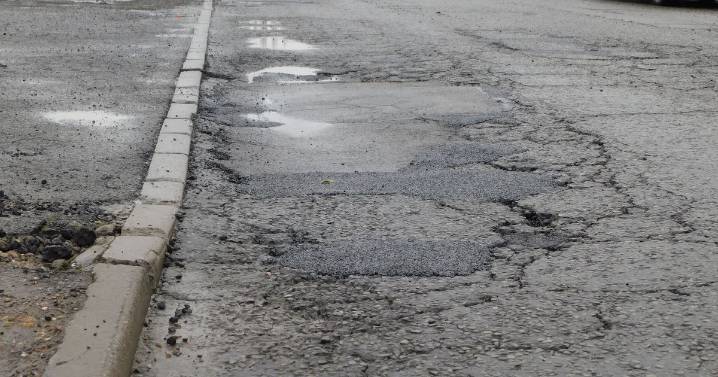 Derby's 'good record' at fixing potholes could stretch into the county, says transport leader