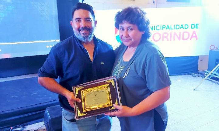 Anuncian ascensos y recategorización a empleados municipales