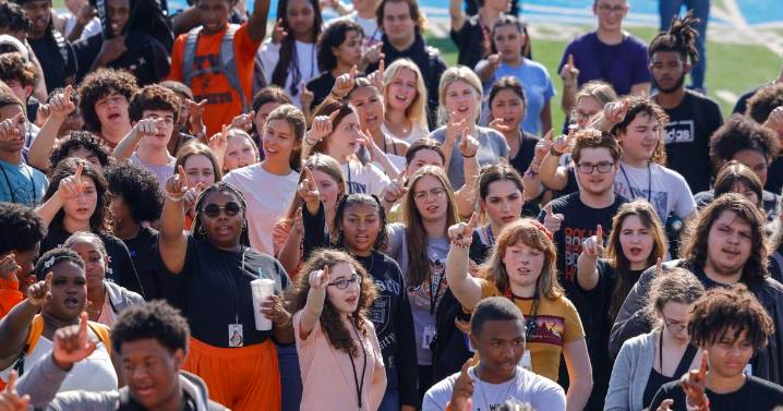 Austin McCoy: We need more school social workers to support students carrying heavy burdens