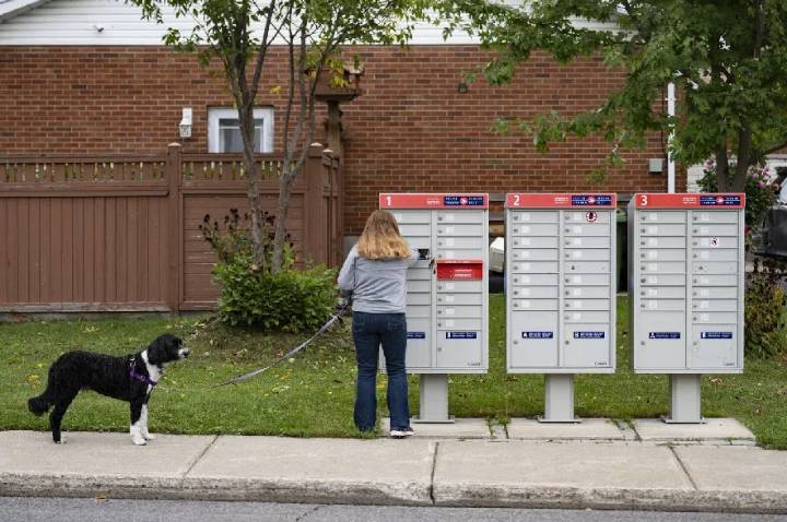 Canada Post submits overhaul plan to the federal government