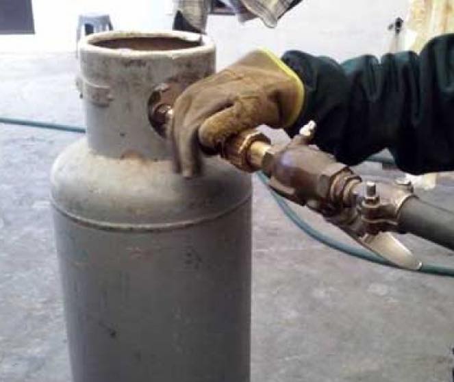 Protección Civil pide no rellenar tanques de gas en la vía pública