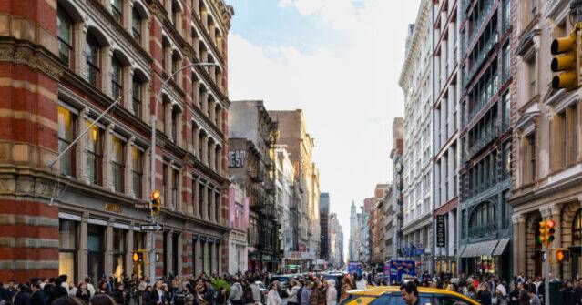 Job Claims Fall to Seven-Month Low as Employers Hold the Line on Layoffs