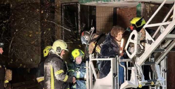 Dron ruso impacta en edificio de apartamentos en Ucrania y deja 4 muertos