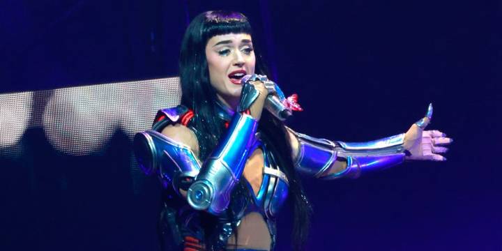 Katy Perry Shuts Down Fan’s Marriage Proposal at Prague Concert: ‘I’m Dating Someone Else’ | Justin Trudeau, Katy Perry 