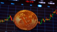 La inquietud económica global empuja el Bitcoin a su valor mínimo