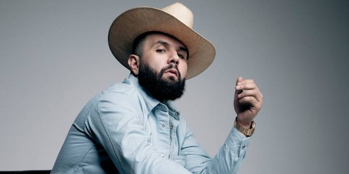 Así fue la emotiva visita de Carín León al barrio donde creció en Hermosillo, Sonora