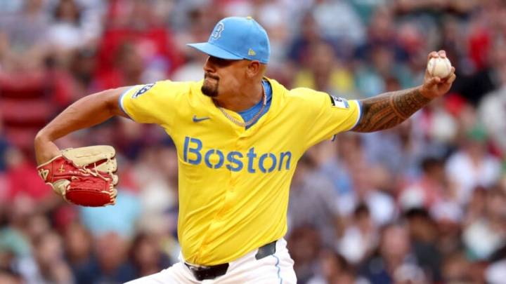 Red Sox make 4 trades, cut Lowe on busy day for Craig Breslow