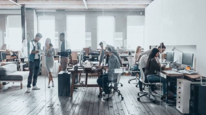 Tu empresa sí debe pagarte prima de antigüedad aunque no cumplas 15 años