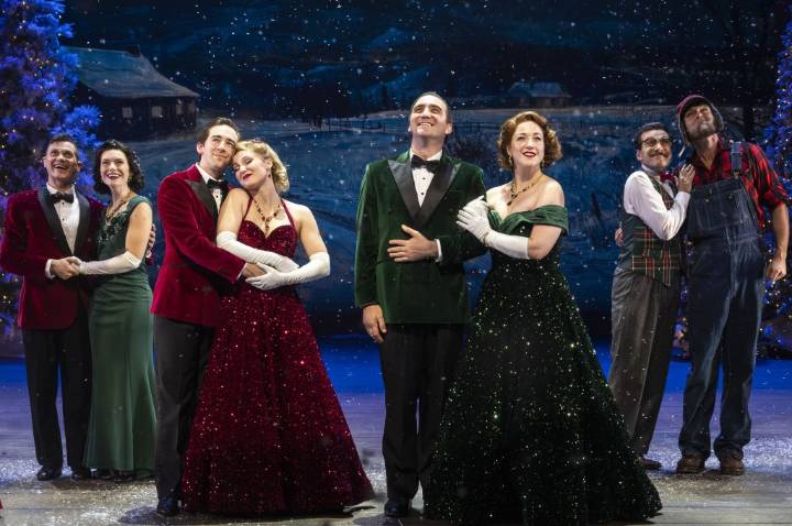 Review: "White Christmas" at Paramount Theatre