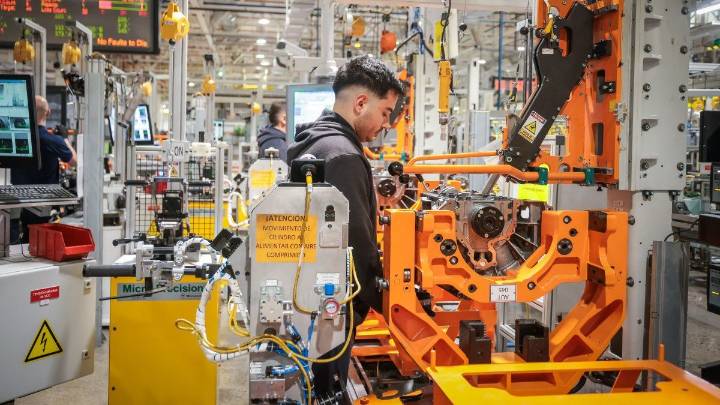 La industria automotriz muestra un leve repunte en la producción, pero las exportaciones aún no logran recuperarse