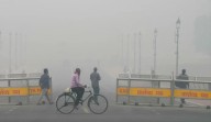 Air Quality Deteriorates in Delhi as Weak Winds Trap Pollutants