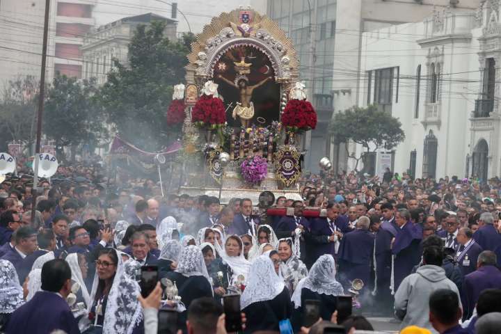 Señor de los Milagros: Lima despide al Cristo Moreno en su último recorrido del año