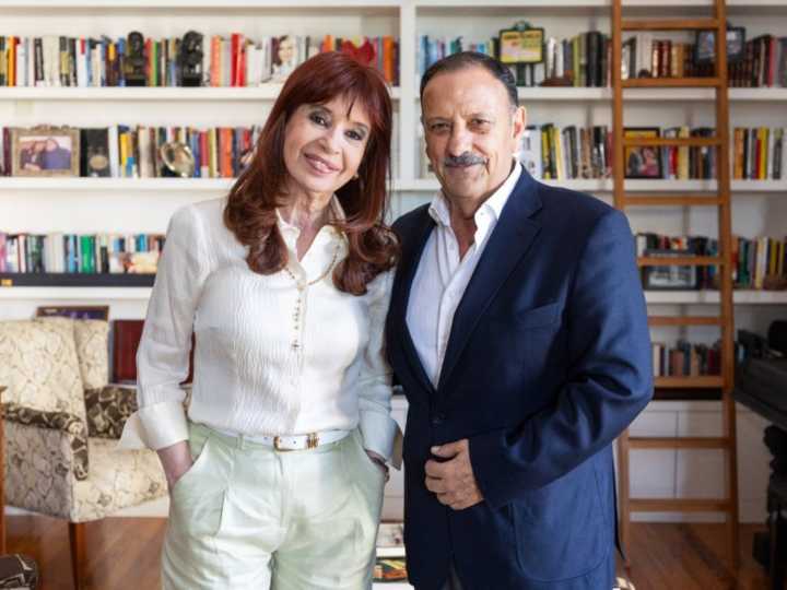 Cristina Kirchner recibió a Ricardo Quintela, uno de los gobernadores del PJ que Milei no invitó a la Casa Rosada