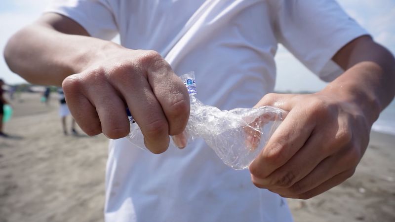 Retiran una tonelada de basura de la costa de Cartagena