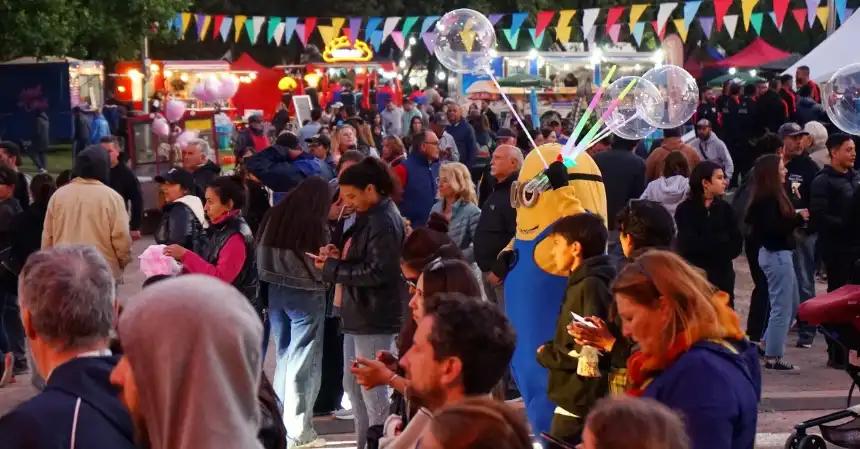 Festejo por el aniversario de Necochea reunió a una multitud en el parque
