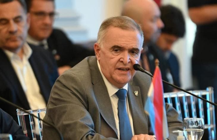 Jaldo viaja a Buenos Aires en busca de recursos para Tucumán