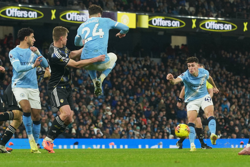 Foden salva al Man City con gol postrero en victoria 3-2 sobre Leeds, Haaland se va en blanco