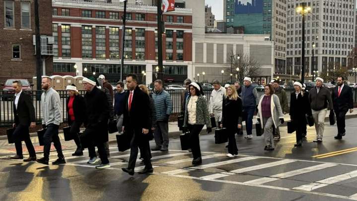 ‘Briefcase brigade’ returns for Thanksgiving Day parade in Detroit