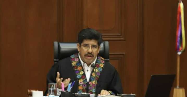 Estudiantes increpan a Hugo Aguilar por la reforma judicial y sus nexos con la 4T (Video)