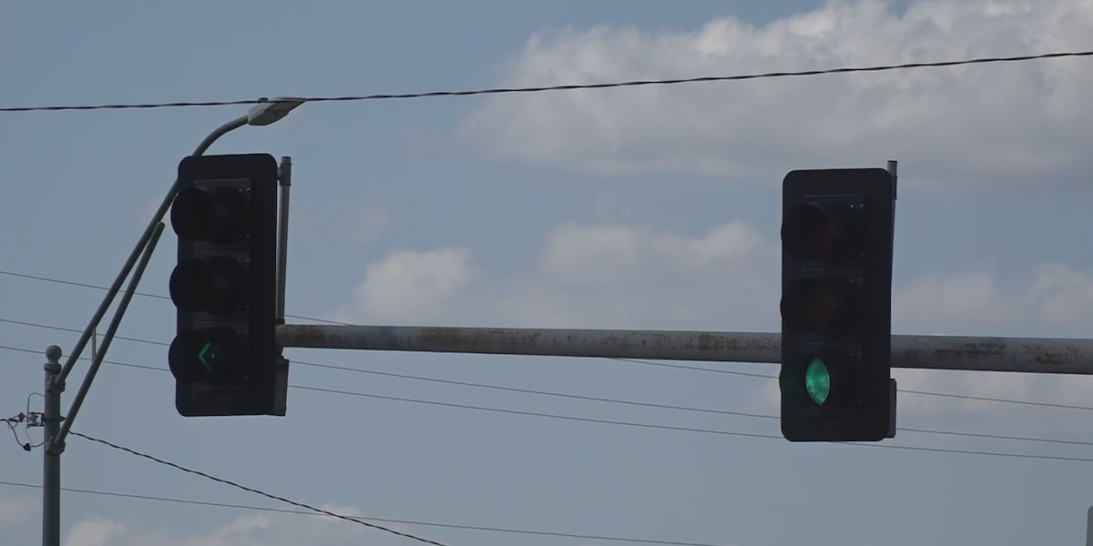 Springfield traffic engineers monitor traffic to keep the holiday rush moving