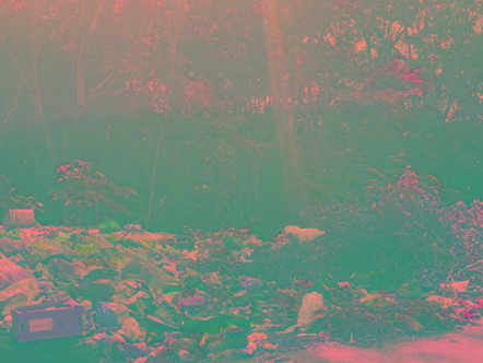 Comisarías hundidas en basura y abandono