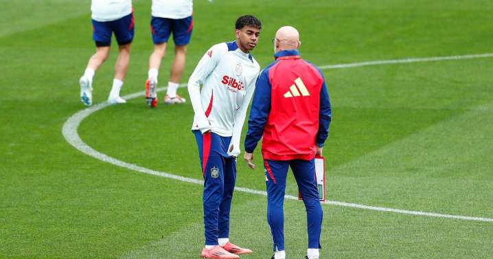 De la Fuente carga contra el Barcelona por sus prácticas para impedir que Lamine Yamal vaya con España