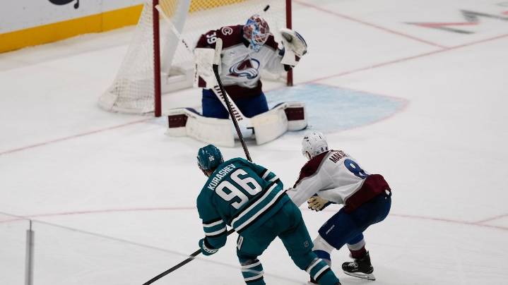 Kurashev scores 1:48 into OT, Sharks beat Avalanche 3