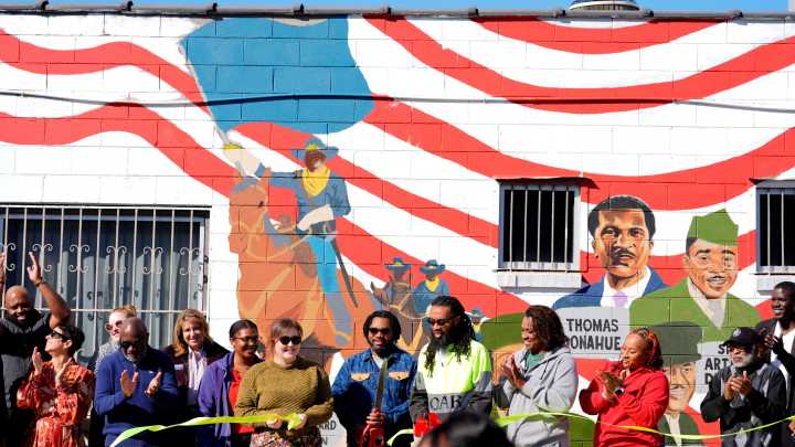 SEE IT: New Golden Blocks mural downtown honoring military heroes