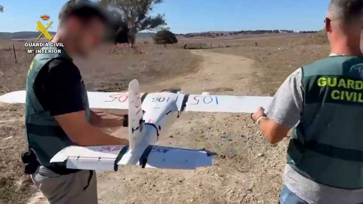 Drones caseros y vuelos nocturnos: cae una banda que movía 200 kilos de hachís entre Marruecos y España en una sola noche