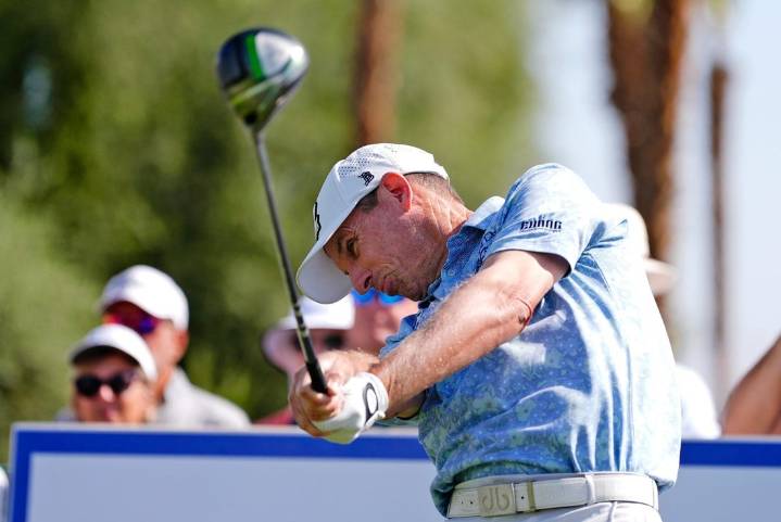 Deadspin | Steven Alker passes Stewart Cink for lead at season finale