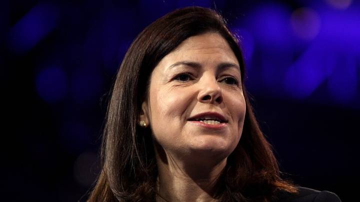 New Hampshire prohíbe oficialmente las ciudades santuarios tras dos proyectos de ley firmados por la gobernadora Kelly Ayotte