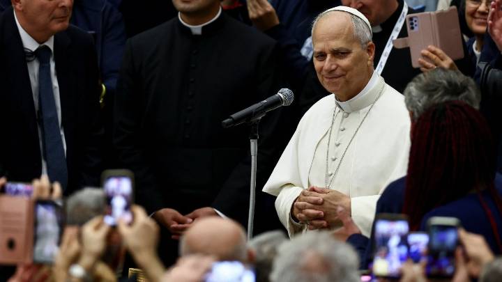 Pope names Bangladesh over persecution of Christians