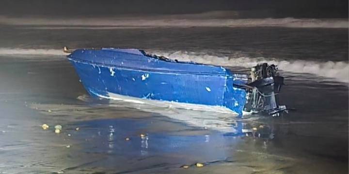 4 dead after wooden boat believed to be ferrying migrants into the US capsizes