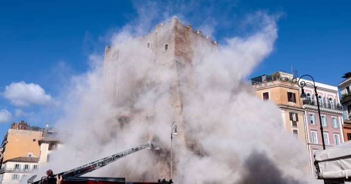 El derrumbe parcial de una torre medieval deja varios heridos