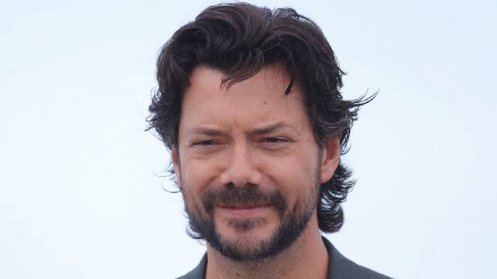 Todo sobre Álvaro Morte: edad, pareja e hijos, de dónde es y los éxitos del 'profesor' más querido de España