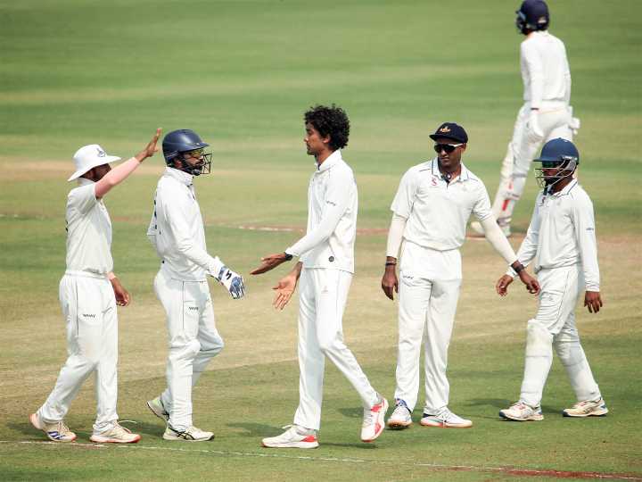 Tamil Nadu bring in Venkataramana as white