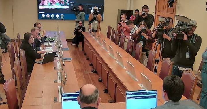 “Veo poca disposición de colaboración”: comisión revisora de AC contra Pardow suspende sesión tras ausencia de invitados