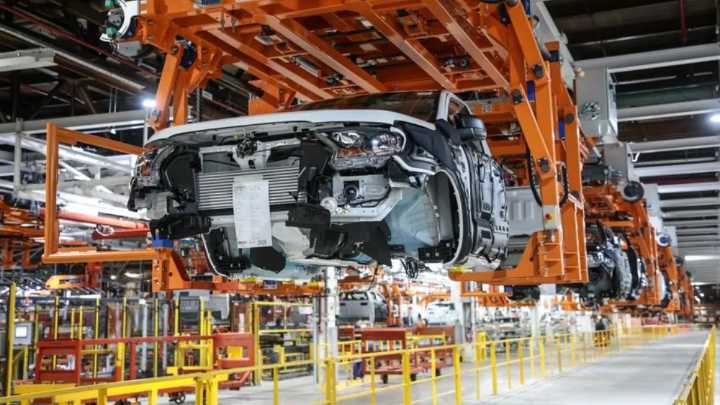 La producción automotriz cayó 9,9% en octubre y acumula cuatro meses de bajas interanuales