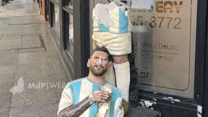 Vandalizaron una estatua de Lionel Messi en el centro de Mar del Plata