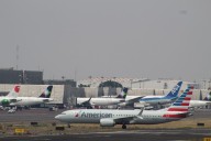 Aerolíneas estadounidenses cancelan 1,200 vuelos este martes, mientras sigue el cierre de gobierno