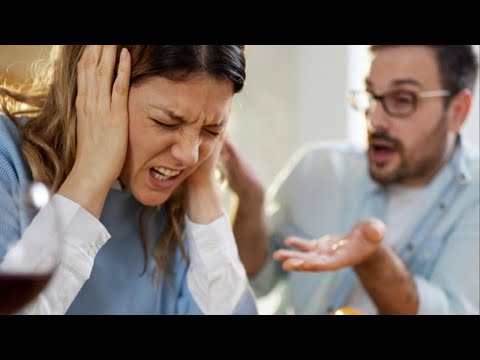 Here's how to handle awkward or aggressive Thanksgiving dinner conversations