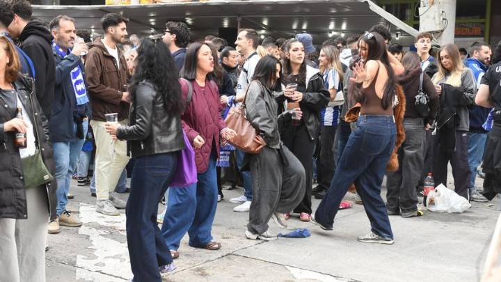 Fiesta de las peñas en la previa del Deportivo