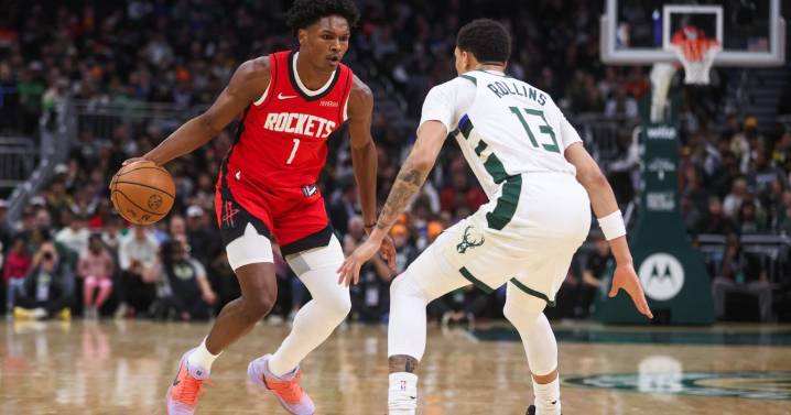 Durant scores 31 points, leads fourth-quarter comeback as Rockets beat Bucks 122