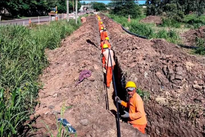 Enersa realiza obras para reforzar el suministro eléctrico entre Paraná y Oro Verde