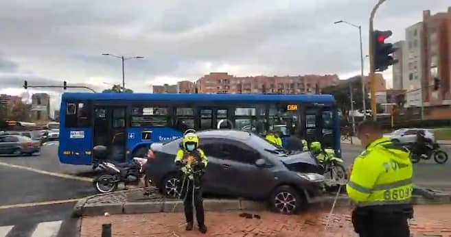 Movilidad: congestión en la Av. Boyacá tras choque de particular contra separador